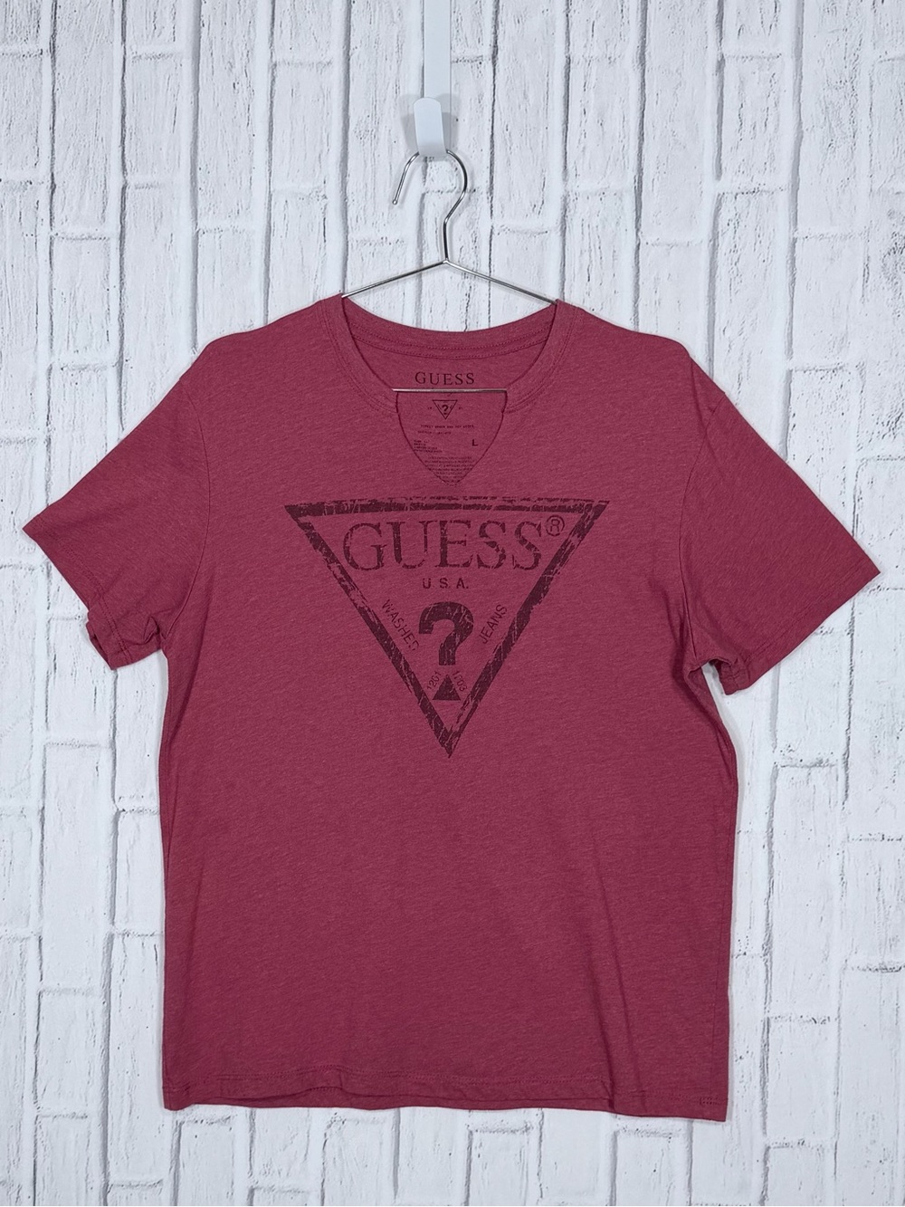 ❤️ GUESS USA Classic Triangle Logo Graphic Tee Red Heather Size L